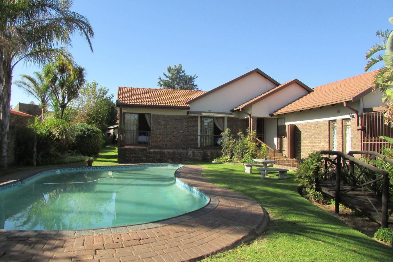 Oasis Of Life Guest House Witbank Exterior foto